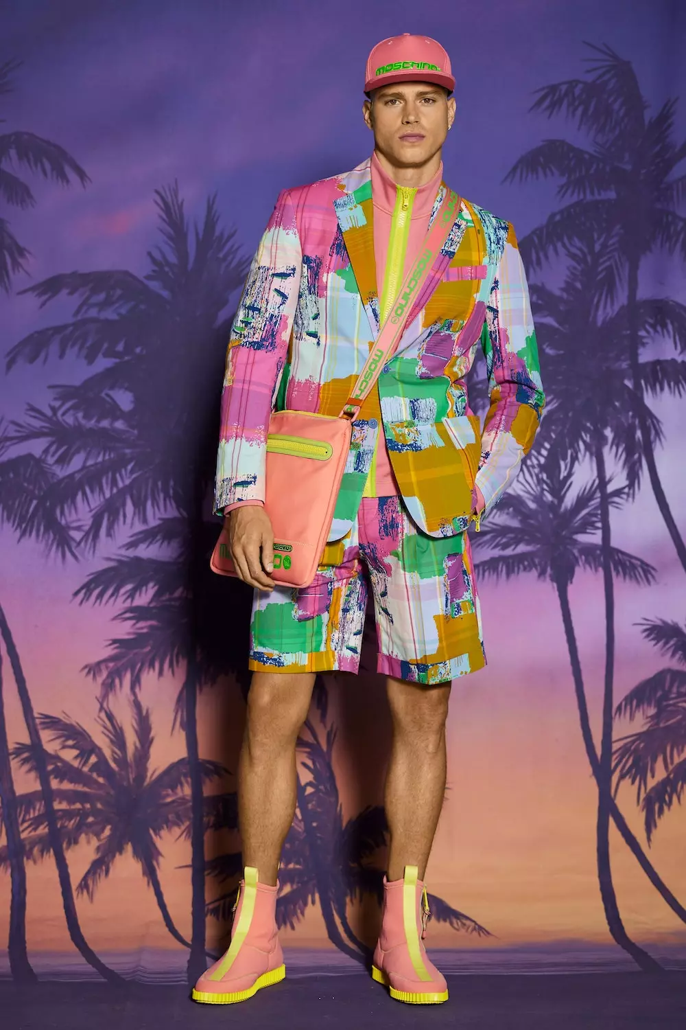 Cyrchfan Menswear Resort 2022 Moschino 5688_23