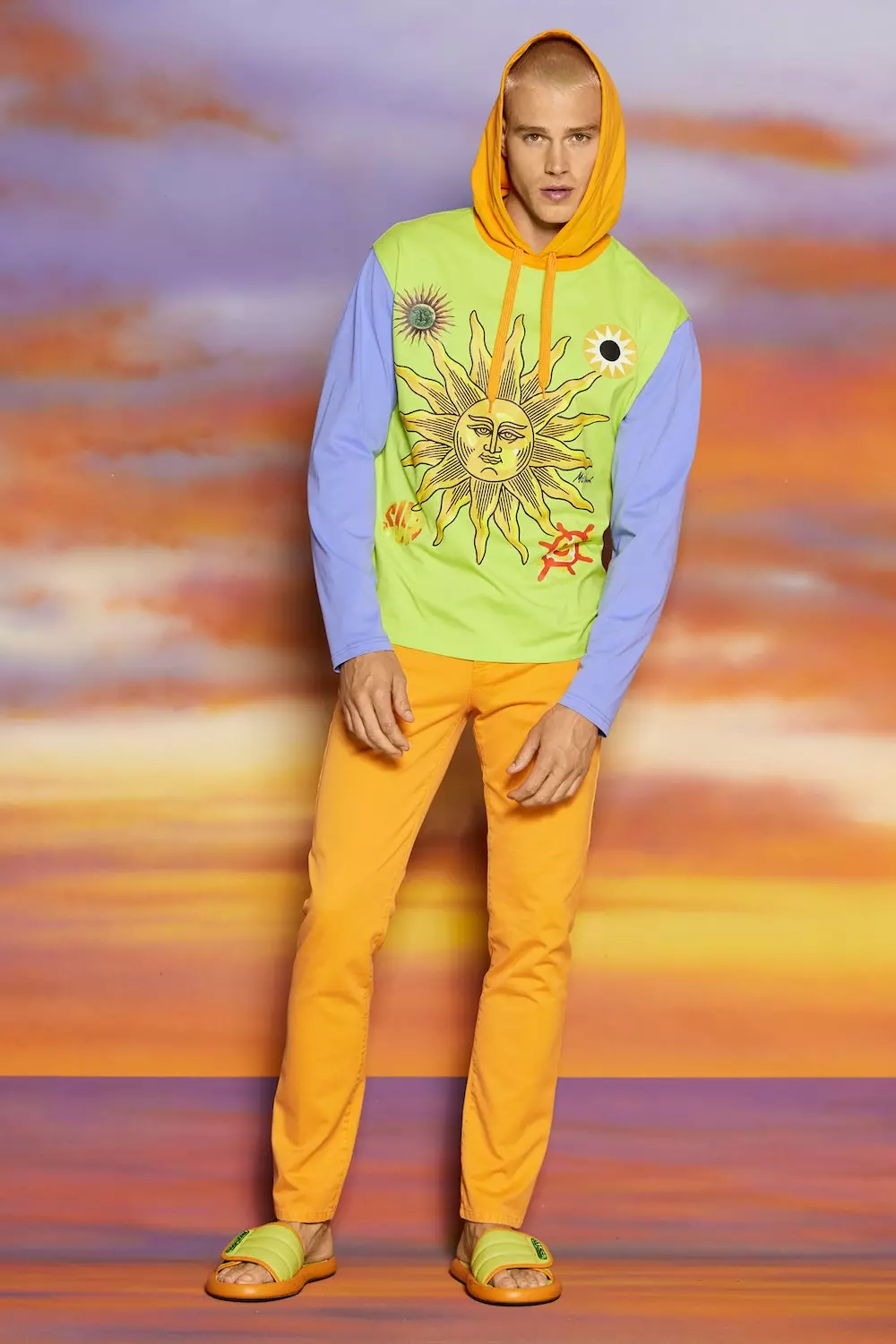 Colección Moschino Resort 2022 Menswear 5688_24