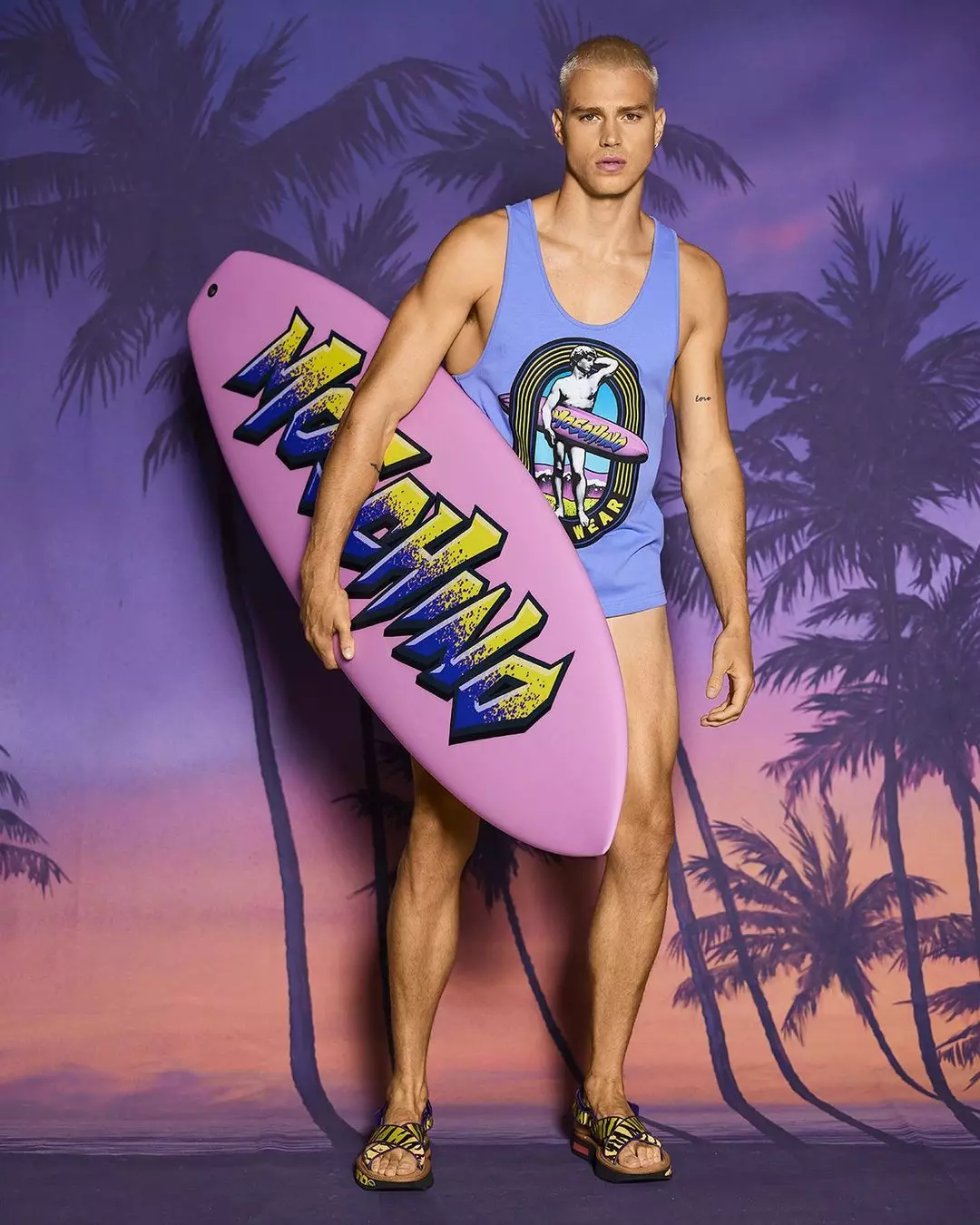 Coleção de roupas masculinas Moschino Resort 2022 5688_35