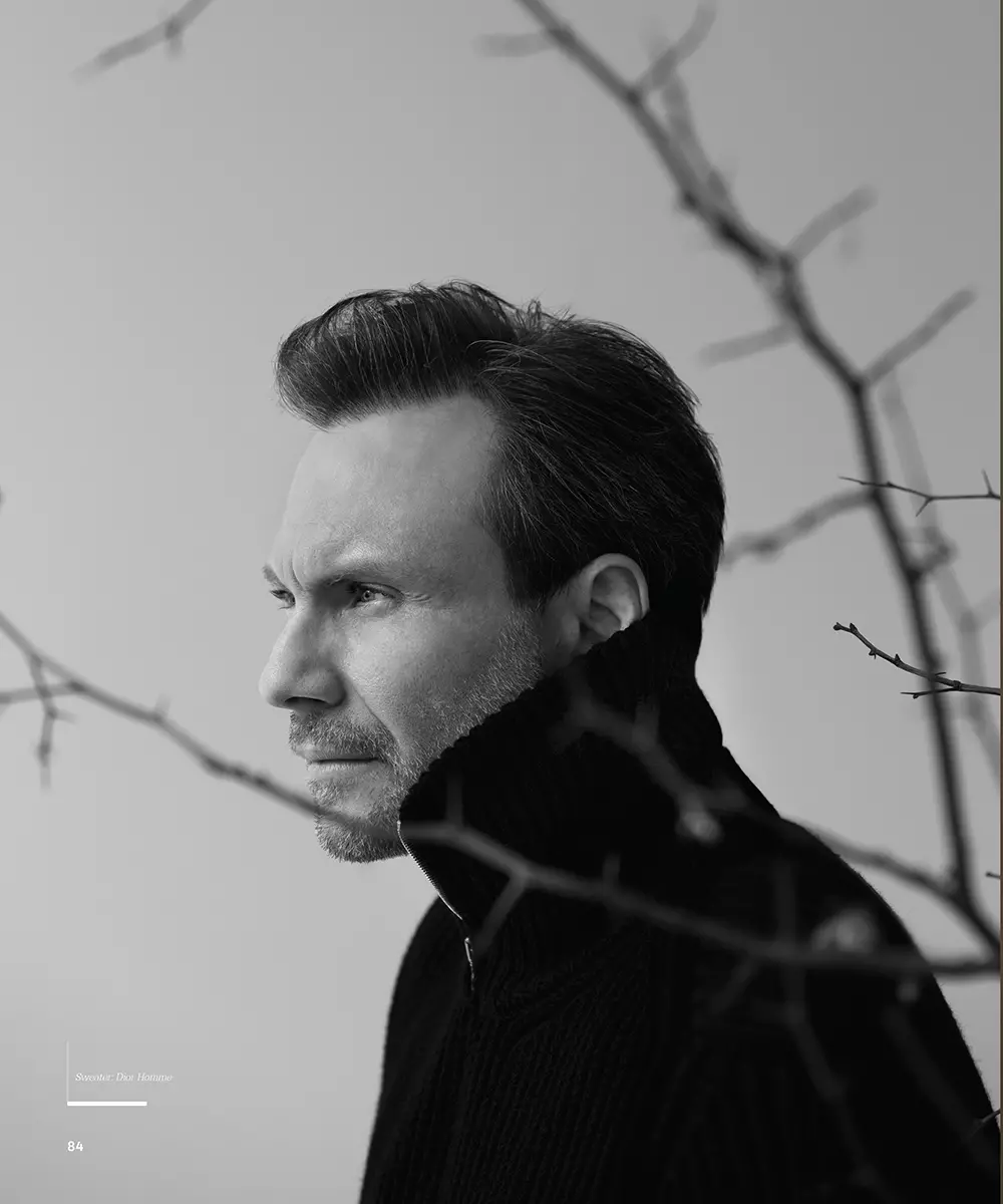 Christian Slater ni Karl Simone para sa Haute Living Magazine2