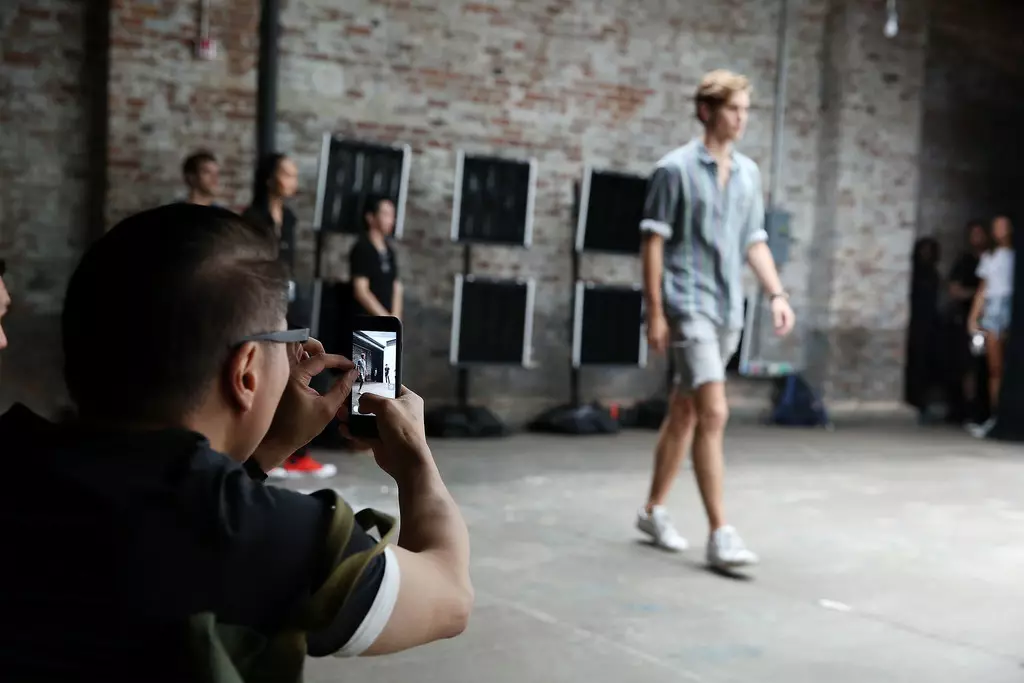 BENCHBODY MENSWEAR SPRING SUMMER 2018 BAG-ONG YORK BACKSTAGE17