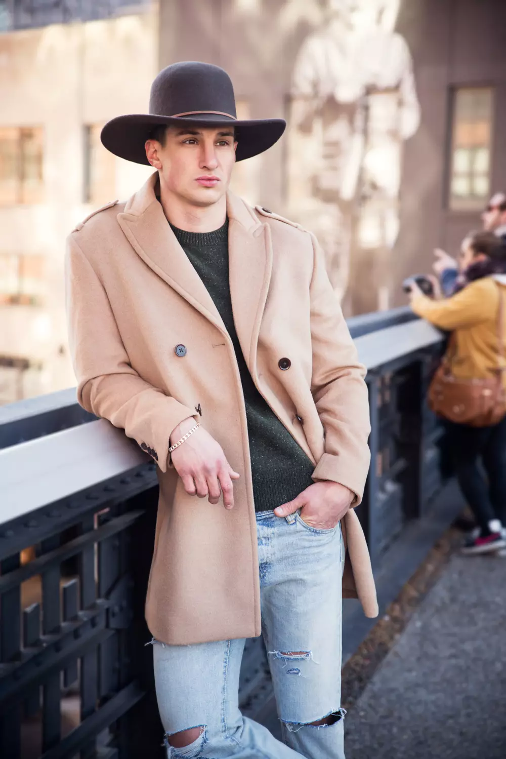 Yntroduksje fan nije jonge yn Town: hjir is Timothy Garkusha makke troch NYC-basearre fotografen Keyntz en Dave Mendoza, mei stylist Nico Dawson en Kingsley.