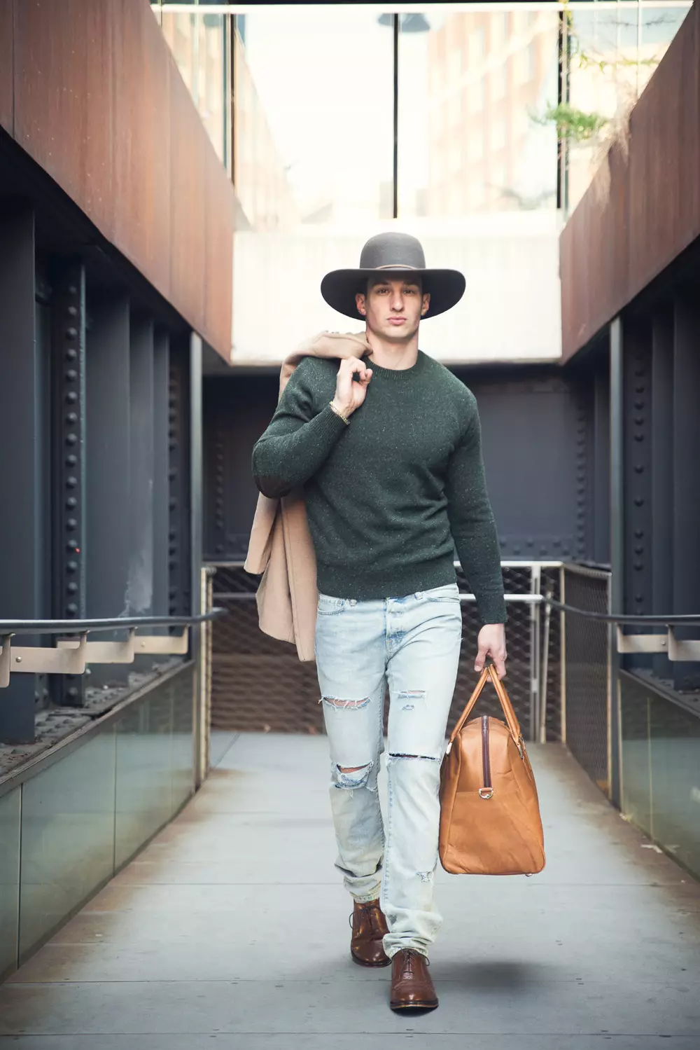 Presentando a un chico nuevo en la ciudad: aquí está Timothy Garkusha fotografiado por los fotógrafos de Nueva York Keyntz y Dave Mendoza, con el estilista Nico Dawson y Kingsley.