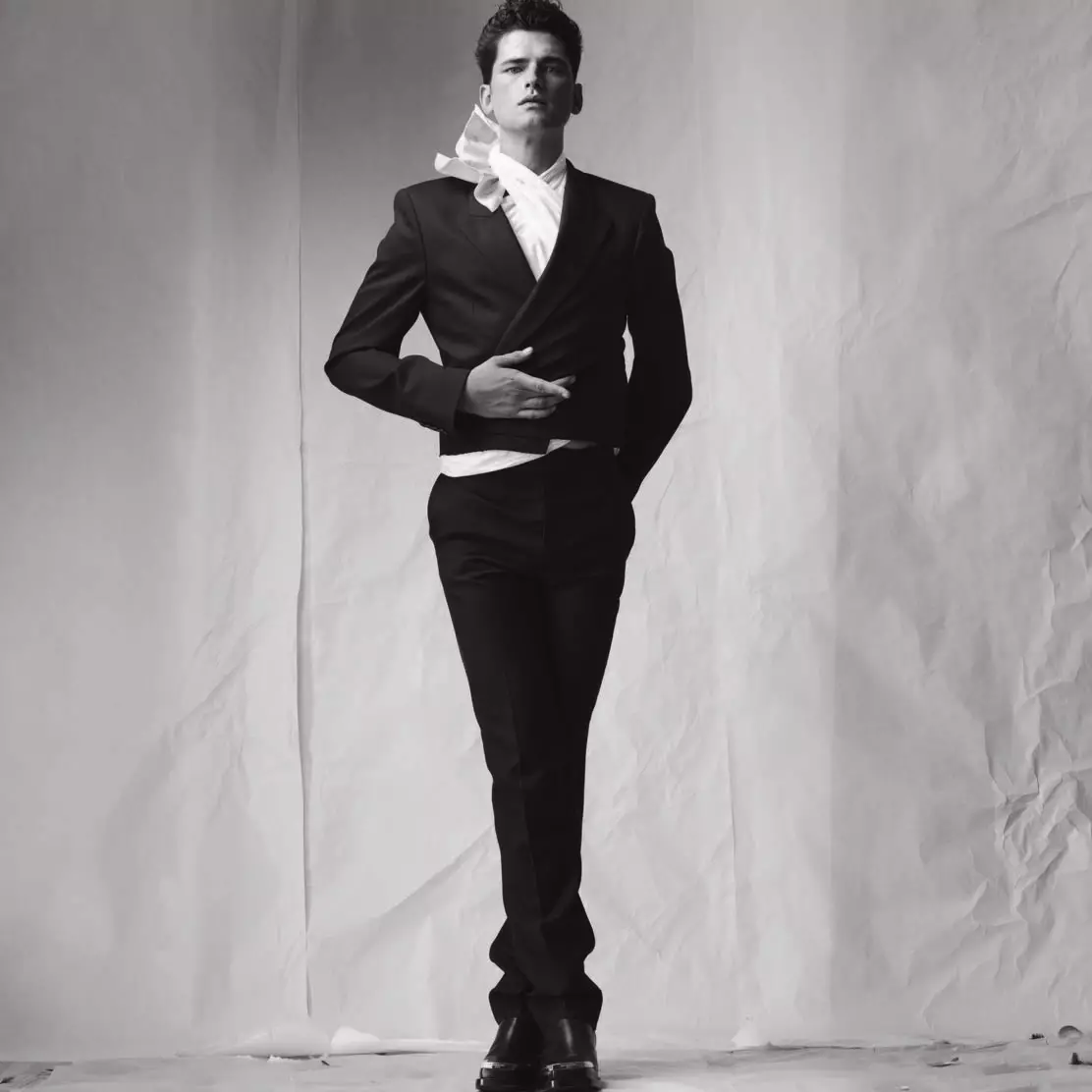 Tus Qauv Sab saum toj Sean O'Pry rau WSJ Magazine Cov Txiv Neej Style Tshwj Xeeb Lub Cuaj Hli 2020