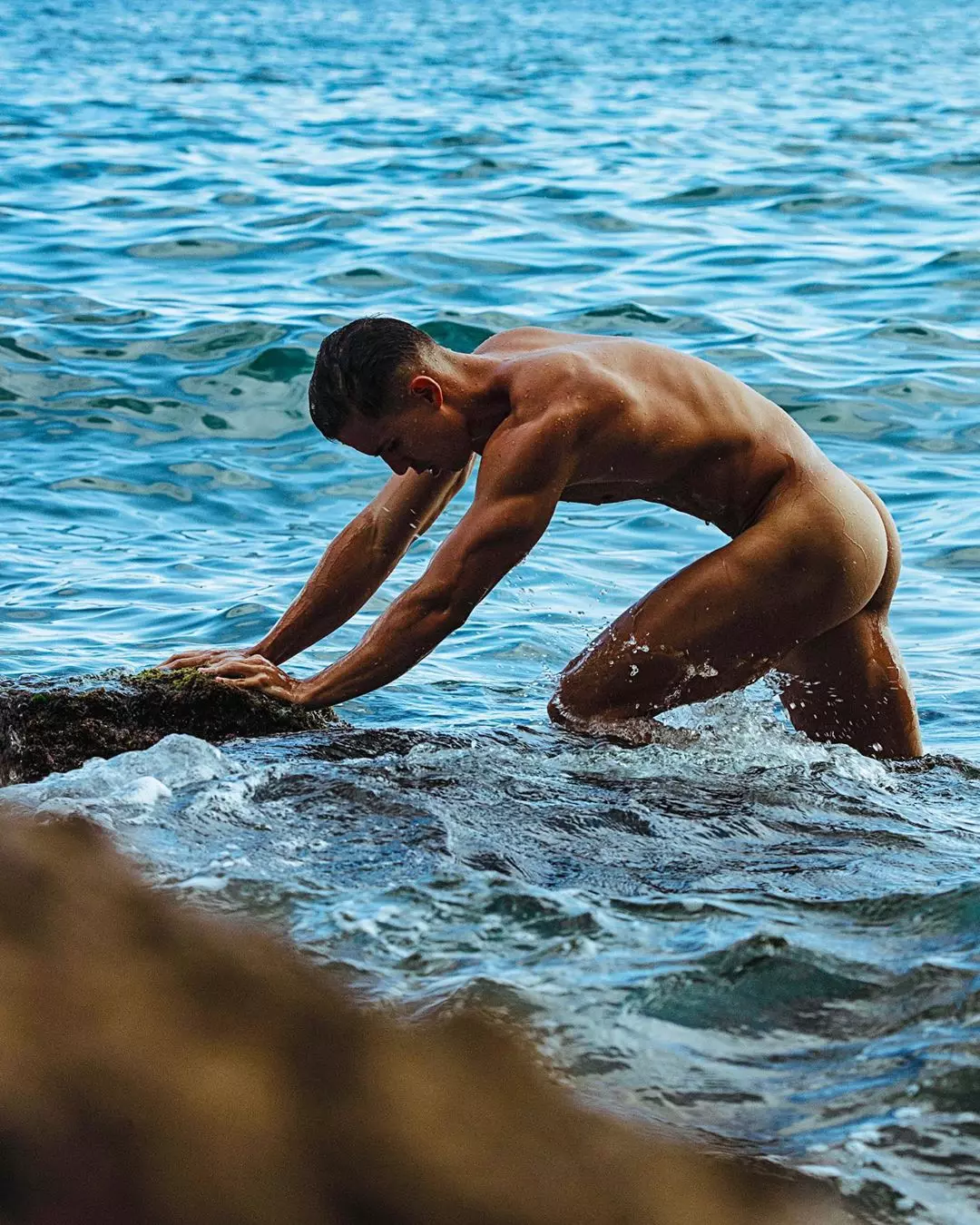 Inyanja Igabanuka hamwe na Sexy Stefan Chavarriaga Amashusho ya Alejandro Brito