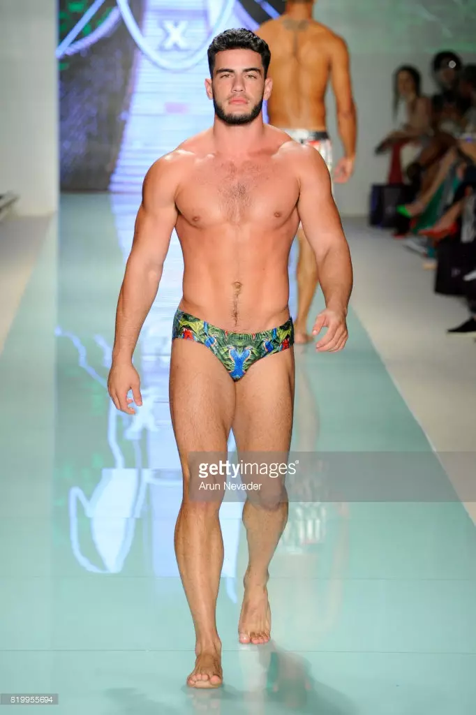 Modelka kráča po dráhe počas Mister Triple X na Miami Swim Week Art Hearts Fashion v stane FUNKSHION 20. júla 2017 v Miami na Floride.