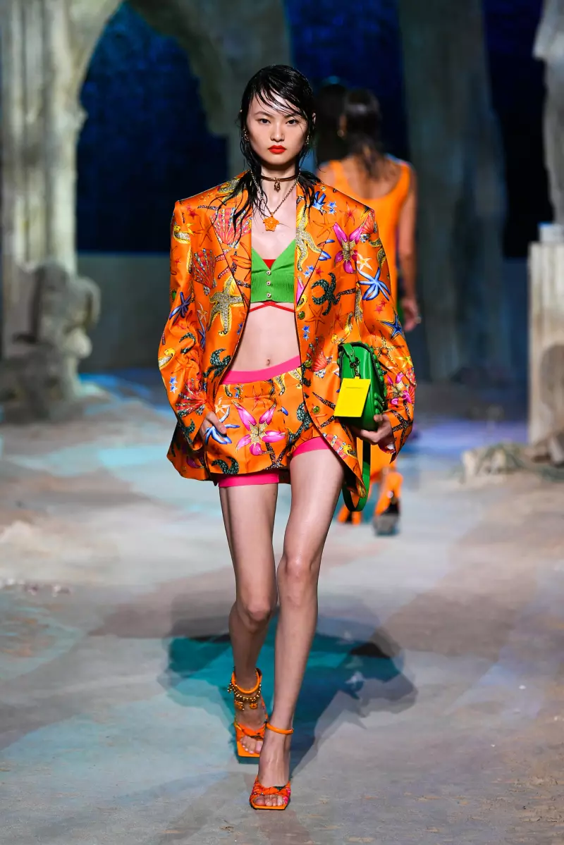 Colección Primavera 2021 de Versace Milán para homes e mulleres 58419_21