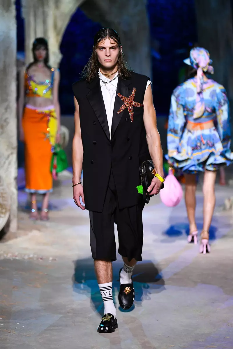 Versace Spring 2021 Kolleksje foar manlju en froulju Milaan 58419_34