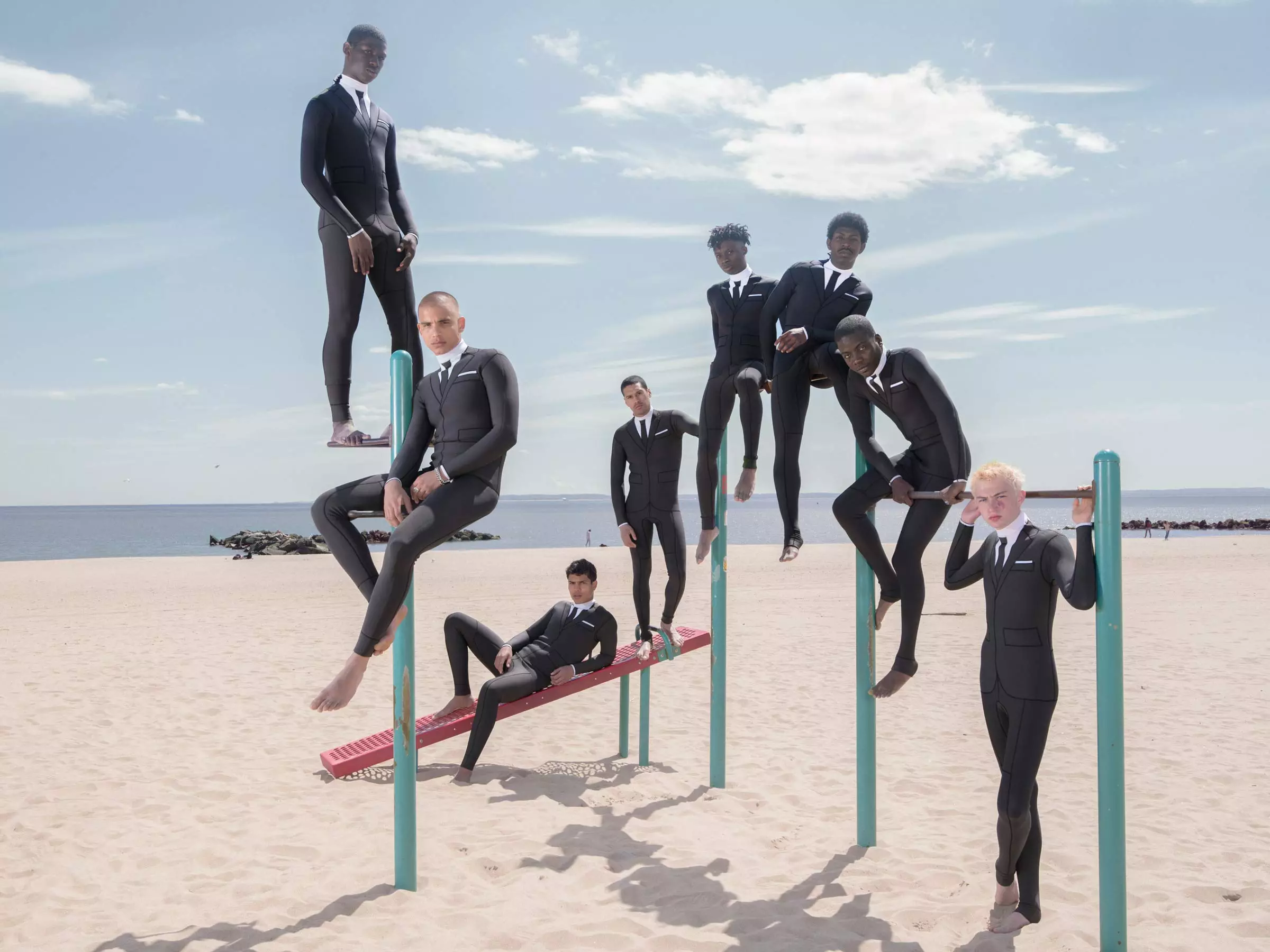 Surf League بواسطة Thom Browne5