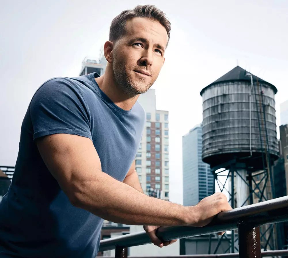 Ryan Reynolds do Men's Health UK Meán Fómhair 2017 Eagrán8