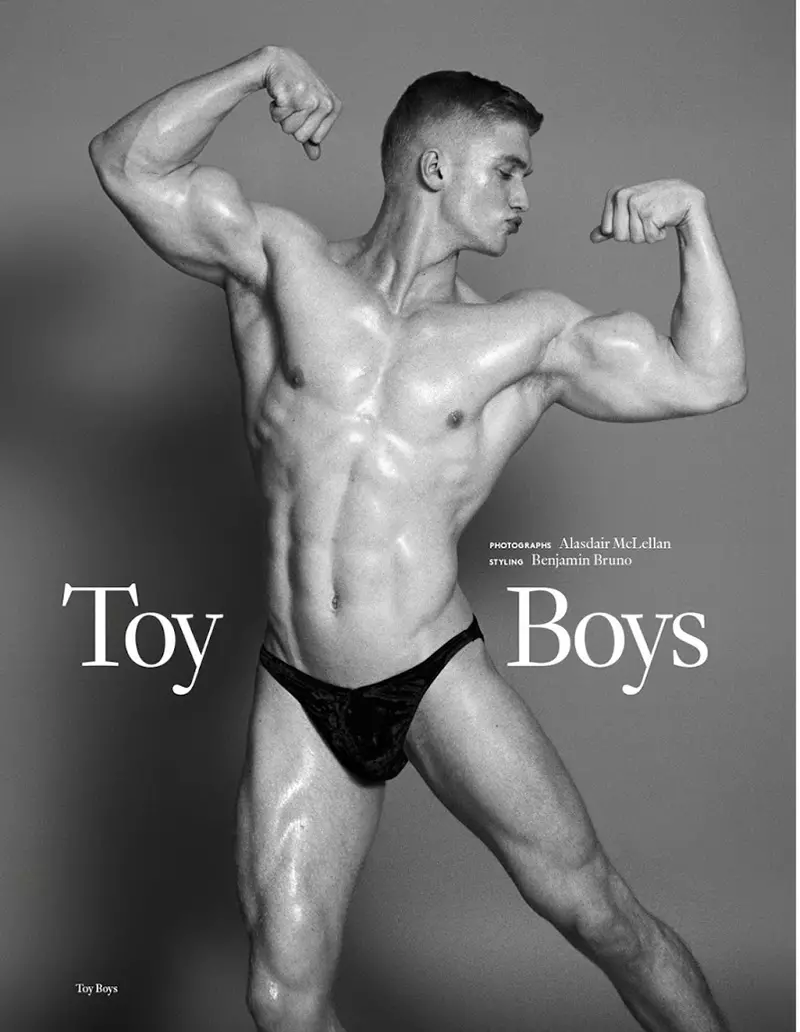 'Toy Boys' Zac Aynsley dhe Dan Scoble janë fizikisht në këtë editorial për numrin SS16 të Vogue Hommes International. Modelet e fitnesit të kekut të viçit dhe trajnerët personalë janë fotografuar nga Alasdair McLellan, stiluar nga Benjamin Bruno.