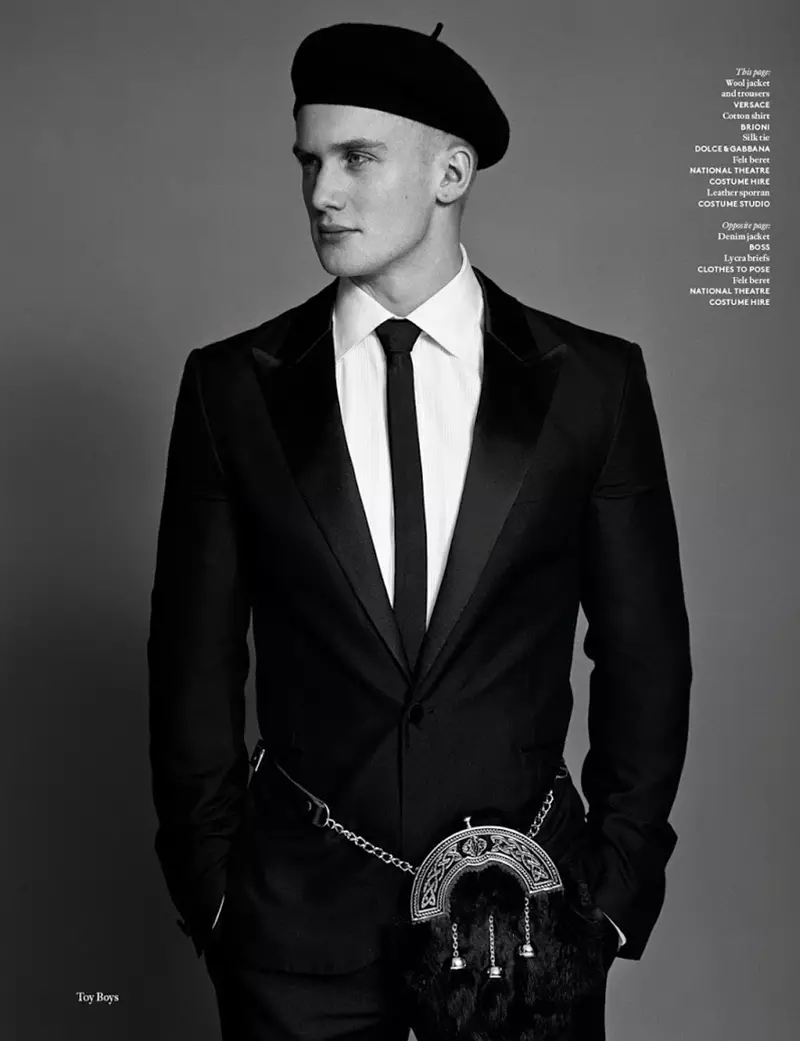 'Toy Boys' Zac Aynsley dan Dan Scoble mendapatkan fizikal dalam editorial ini untuk keluaran SS16 Vogue Hommes International. Model kecergasan kek lembu dan jurulatih peribadi difoto oleh Alasdair McLellan, digayakan oleh Benjamin Bruno.