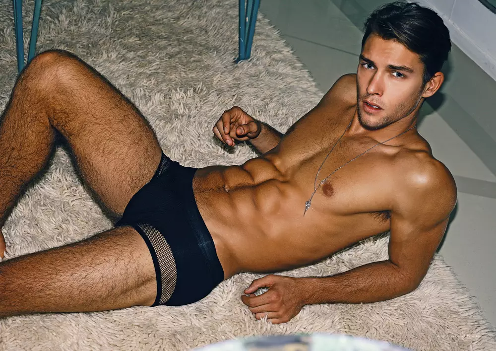 Um livro apresentando APENAS imagens de Lucas Garcez ... O campeão, Volume 2 ... nos deixe animados !!! Aqui estão algumas imagens de visualização de PnV / Fashionably Male, cortesia do Yearbook. Na parte inferior desta página, clique no link para solicitar um livro de capa dura ou uma versão digital. Aqui está o sexy Lucas: