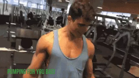 Pietro Boselli bombeando ferros para os seus fans