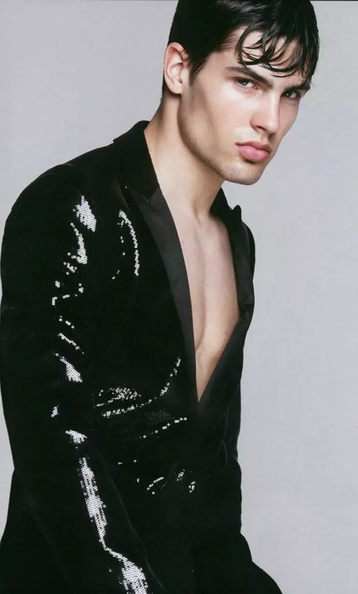 Supermodel Miroslav Cech posing flawless para sa One Magazine, photography ni Lukas Kimlicka.