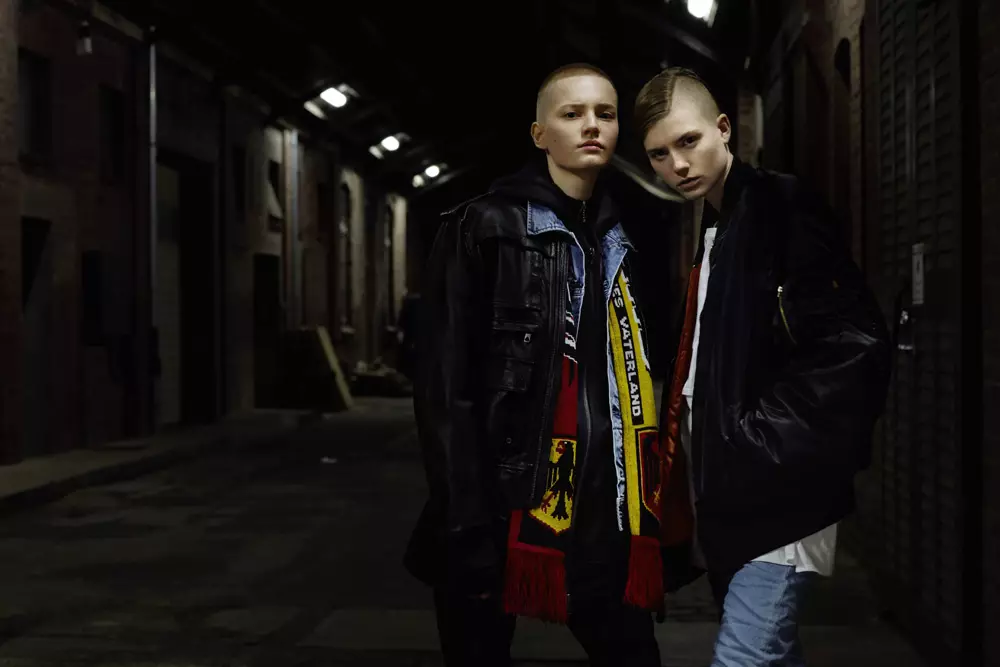 Ralph Mecke နှင့် Fashion Editor Ingo Narhwold ရိုက်ကူးထားသည့် Derek Ridgers မှ Hooligans နှင့် Skinheads မျိုးနွယ်စုများမှ မှုတ်သွင်းထားသော ODDA 10 အတွက် 'Der Spinner'