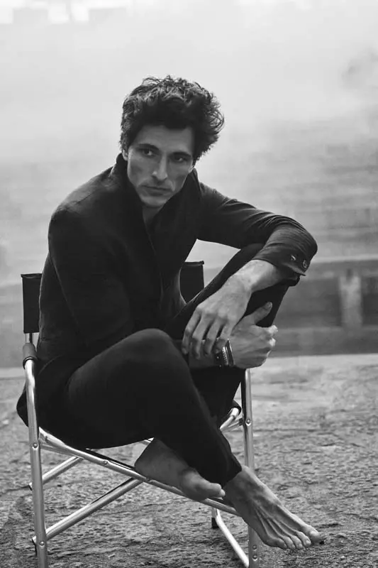 Sight Management txaus siab qhia tawm cov qauv tshiab ntawm Massimo Dutti 'Hamlet' Lookbook ua si los ntawm tus qauv Spanish txawj ntse Andrés Velencoso ntes los ntawm Hunter & Gatti.