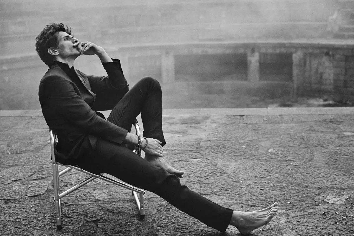 Sight Management comparte con orgullo a nova edición de moda no Lookbook 'Hamlet' de Massimo Dutti interpretado polo talentoso modelo español Andrés Velencoso capturado por Hunter & Gatti.