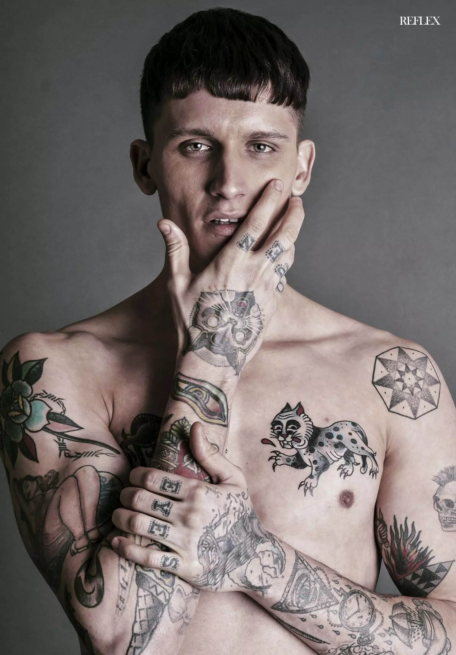 Sensasi Model Adam Leebo Freeman kembali lagi dengan editorial fesyen yang memukau di Reflex Homme edisi April 2015 yang diambil oleh Horacio Hamlet, ditata oleh Tsemaye Opubor, dan didandani oleh Moshoodat.