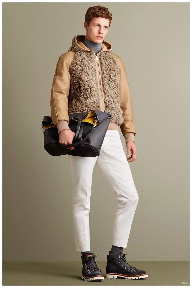 Bally Fall/Winter 2015 آرام دہ لوازمات کے ساتھ ایک آف ڈیوٹی وارڈروب کو متحرک کریں جو آپ کی شکل میں ایک تازہ لگژری کنارے لاتے ہیں۔