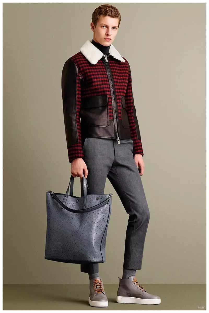 Bally Herfst/Winter 2015 Geef een vrijetijdsgarderobe een boost met relaxte essentials die je look een fris, luxe randje geven.