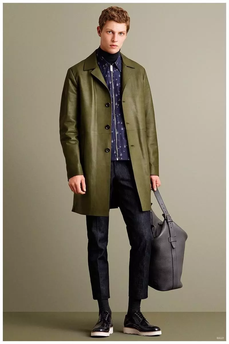 Bally Herfst/Winter 2015 Geef een vrijetijdsgarderobe een boost met relaxte essentials die je look een fris, luxe randje geven.