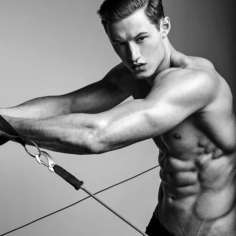 Britanski model Dan Hyman, ujet v objektiv Ashton Doa za serijo #MindBodySOUL Soul Artist Management.