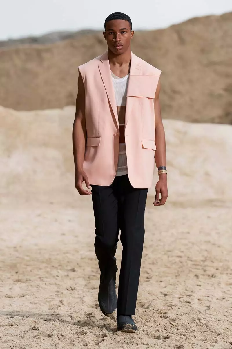 Burberry Menswear Spring 2022 Paris 6558_33