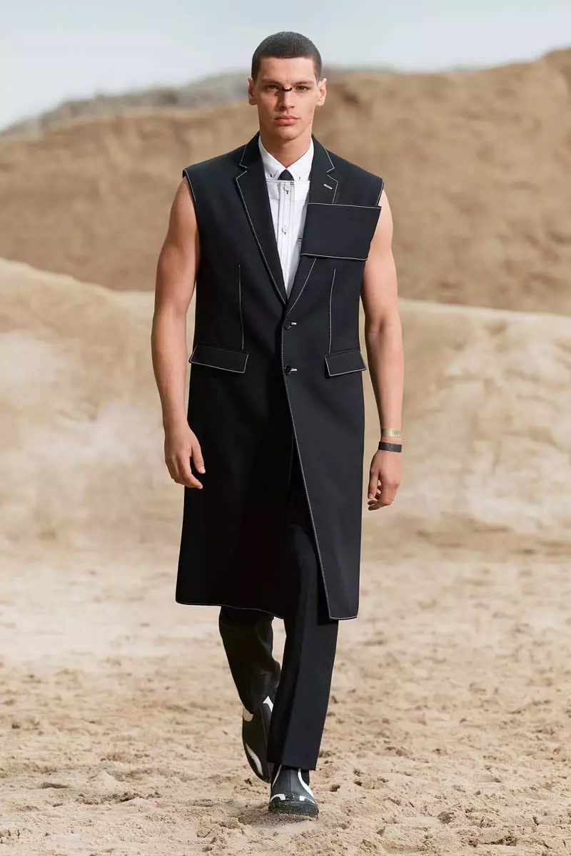 Burberry Menswear Spring 2022 Paris 6558_7