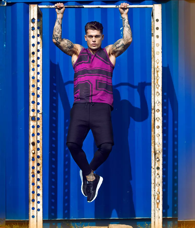 Stephen James fotografato da Edu García e con lo styling di Gerard Solé, per il numero di aprile 2015 di Men's Health Spain.