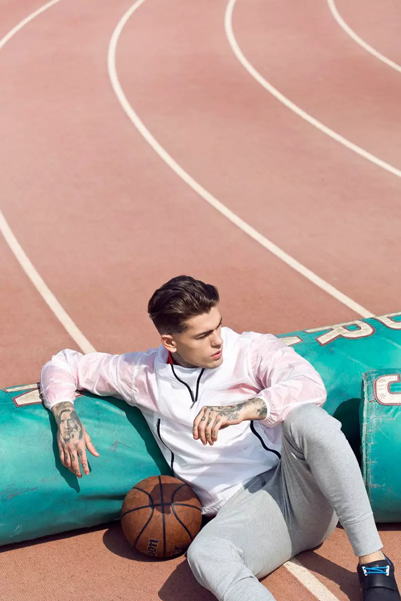 Stephen James fotograféiert vum Edu García a stiléiert vum Gerard Solé, fir d'Abrëll 2015 Ausgab vu Men's Health Spain.