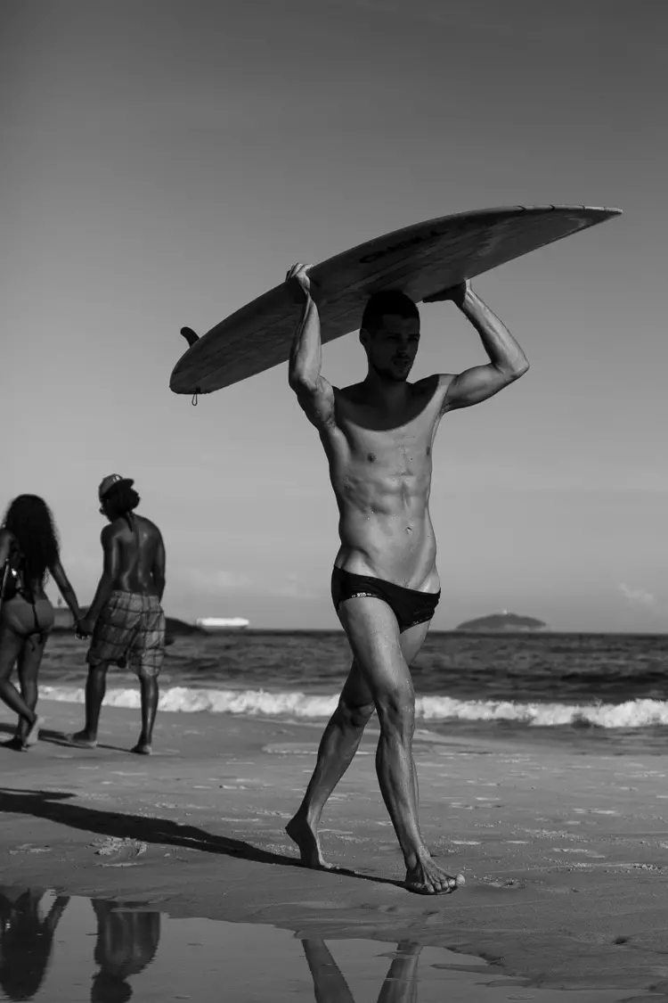 Met die bekendstelling van 'n pragtige Brasiliaan wat op ons skerms skyn, het ons Cristhian Rosa by 40 Graus-modelle gevang deur lensman Jeff Segenreich