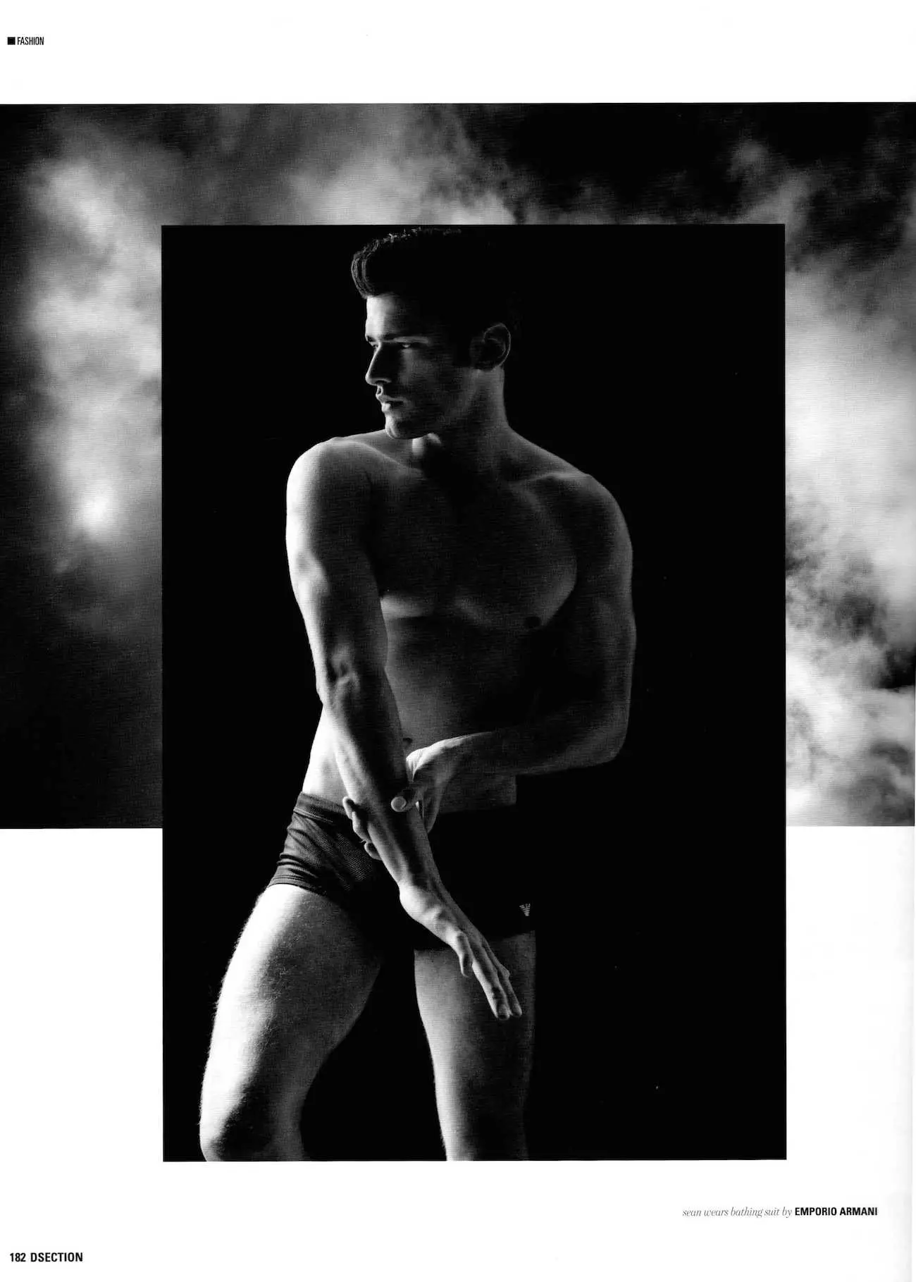 Topmodel Sean O'Pry covers en stjert nije redaksje foar DSection Magazine Issue #13 shot troch Doug Inglish, styled yn lúkse klean troch styled troch Nicolas Klam