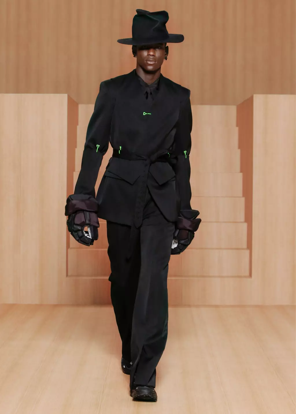 Louis Vuitton vīriešu apģērbi 2022. gada pavasara Parīzē 6622_1