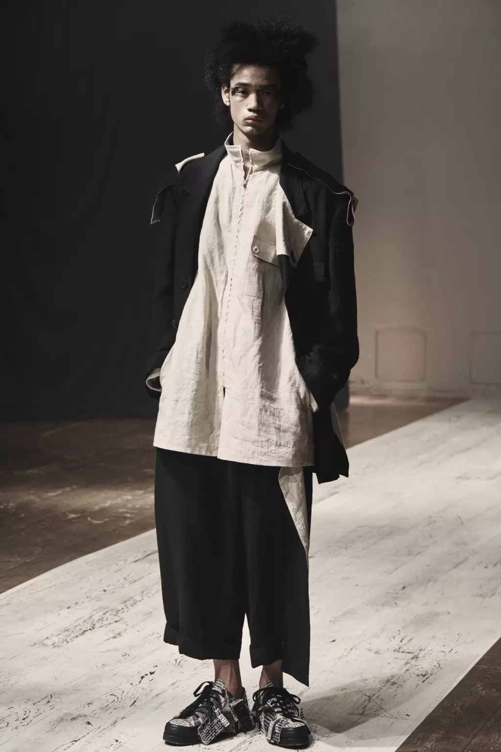 Veshje për meshkuj Yohji Yamamoto Pranverë 2022 Paris 6660_1