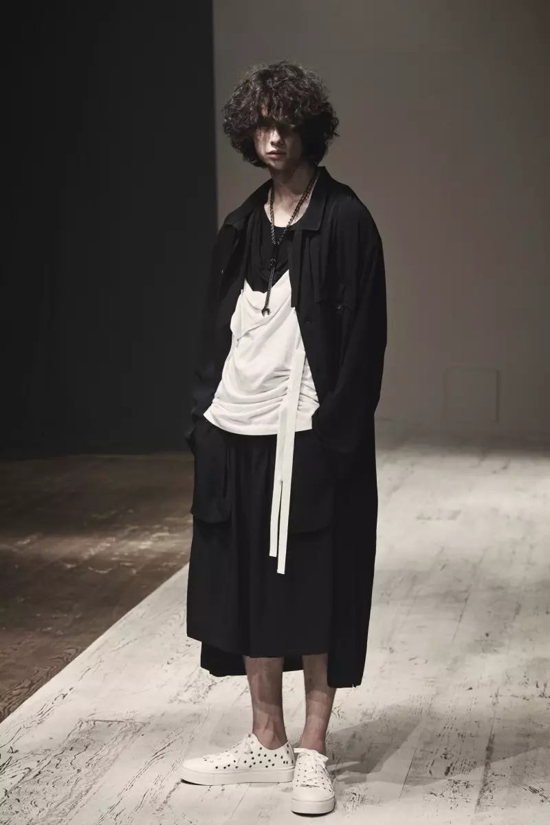 Yohji Yamamoto ئەرلەر كىيىملىرى 2022-يىلى پارىژ 6660_12