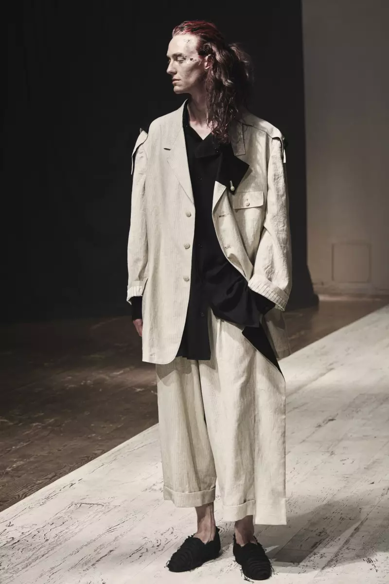 Yohji Yamamoto Vira Vesto Printempo 2022 Parizo 6660_4