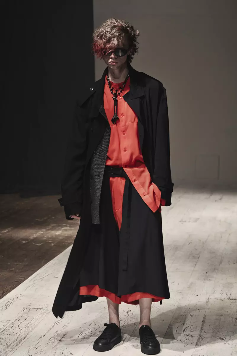 Yohji Yamamoto ئەرلەر كىيىملىرى 2022-يىلى پارىژ 6660_7