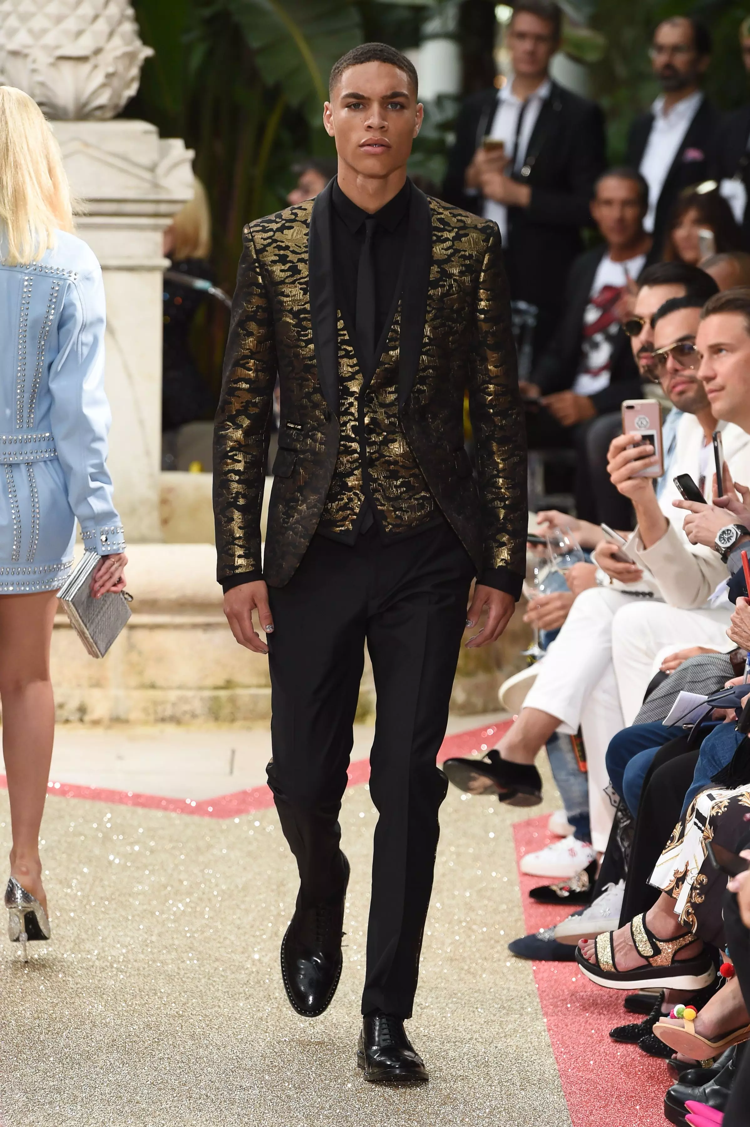 Mae'r dylunydd ffasiwn rhyngwladol Philipp Plein yn cyflwyno Dynasty the Resort 2019 yn Cannes.