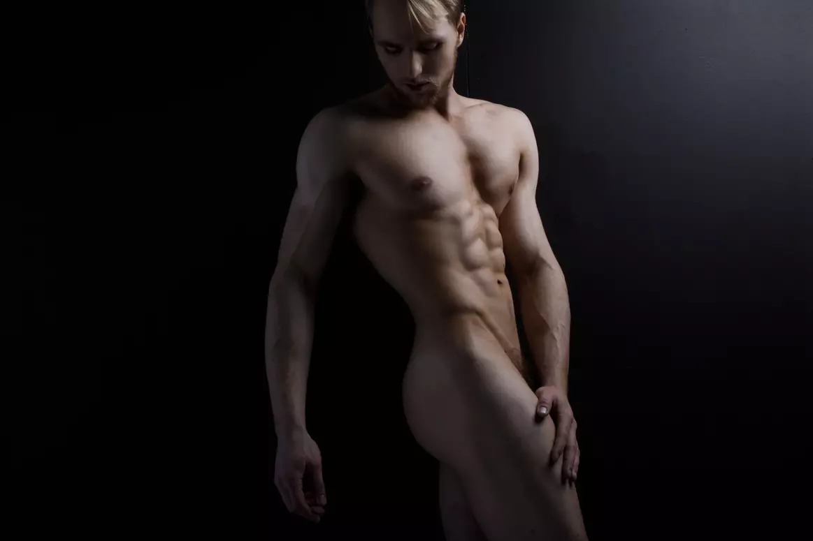 I en exklusiv för Fashionably Male har vi den fantastiska fotograferingen av NYC-baserade Rick Day, en mycket välkänd fotografexpertis inom fitness och modellporträtt, fångade den fantastiska hunkmodellen Alexandr Mikhailov för en exklusiv, tack vare Kai Jankovic för att han delade.