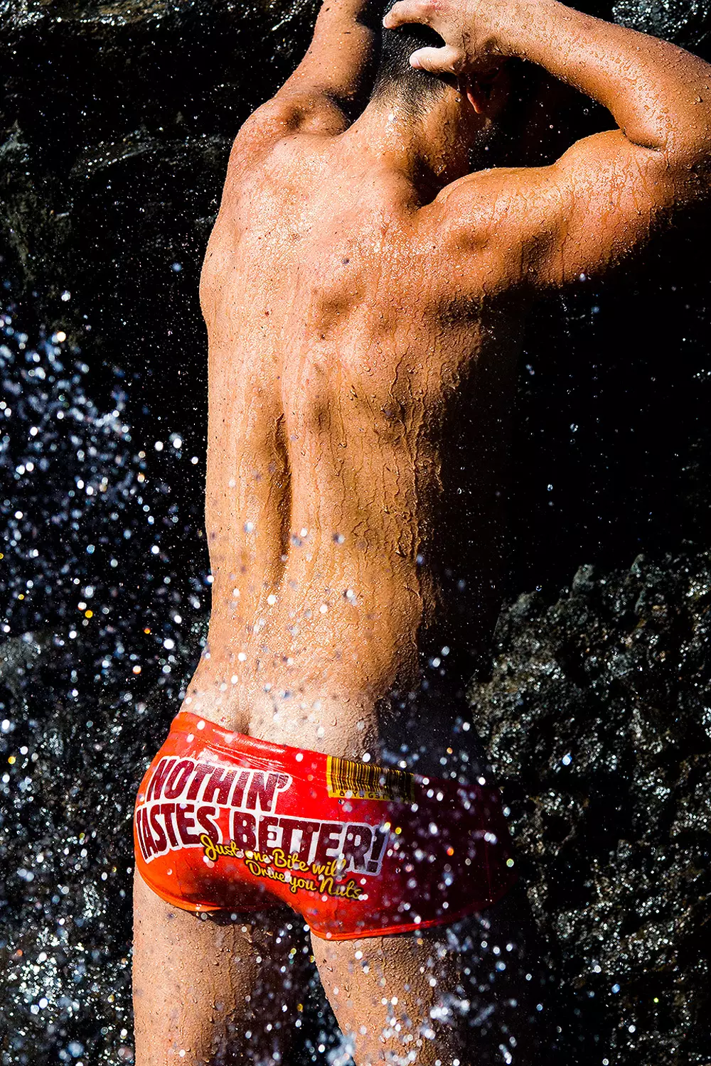 اعتبار: عکس ها: Adrian C. Martin مدل ها: Adrian HC / Esau García Swimwear: BoysGetWet (www.boysgetwet.com)