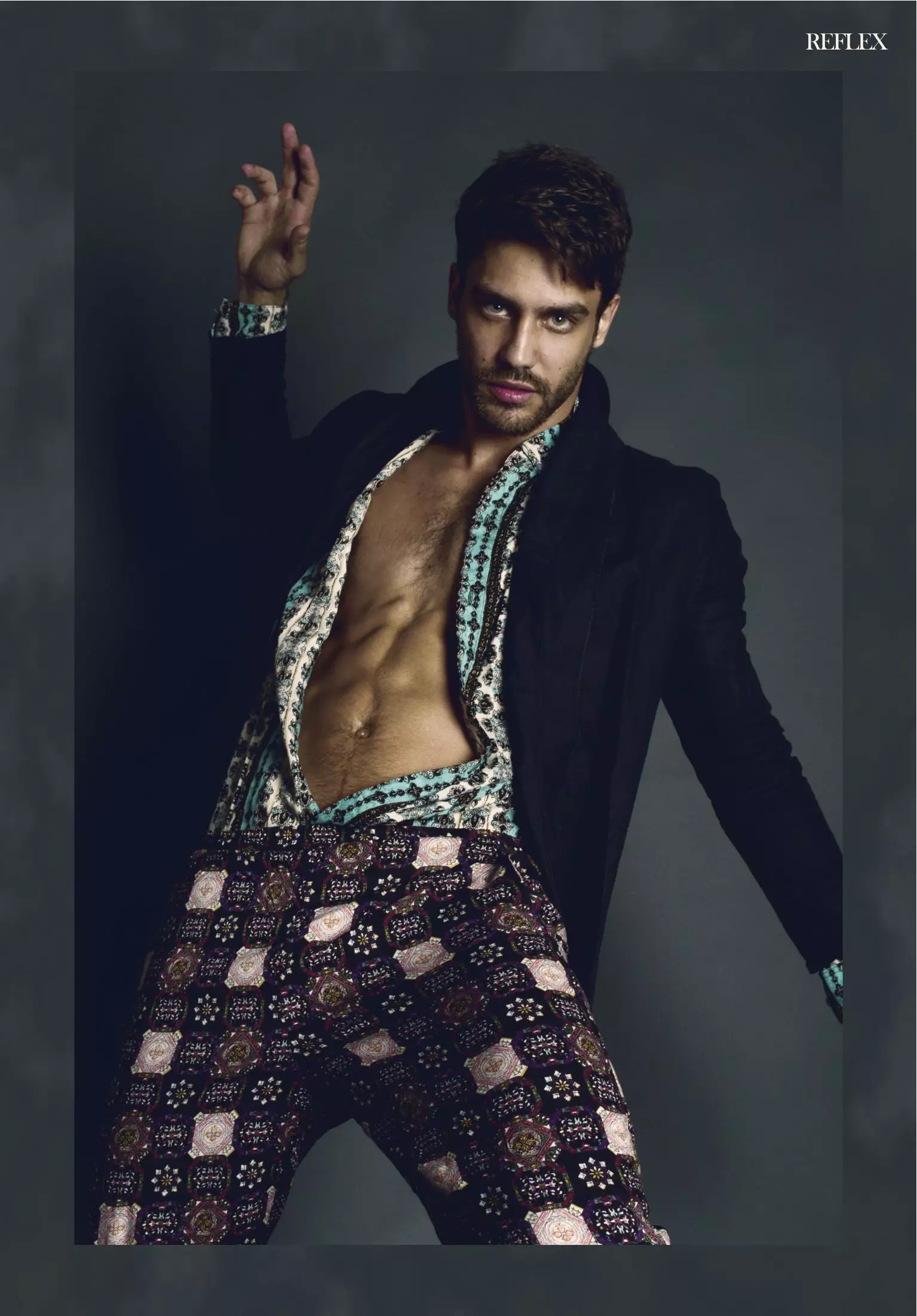 El actor y modelo Juan Guilera en EP Bookers posa para un rodaje exclusivo para Reflex Homme edición de abril de 2015 capturado por Ari Mendes con total looks de Mahatma D.
