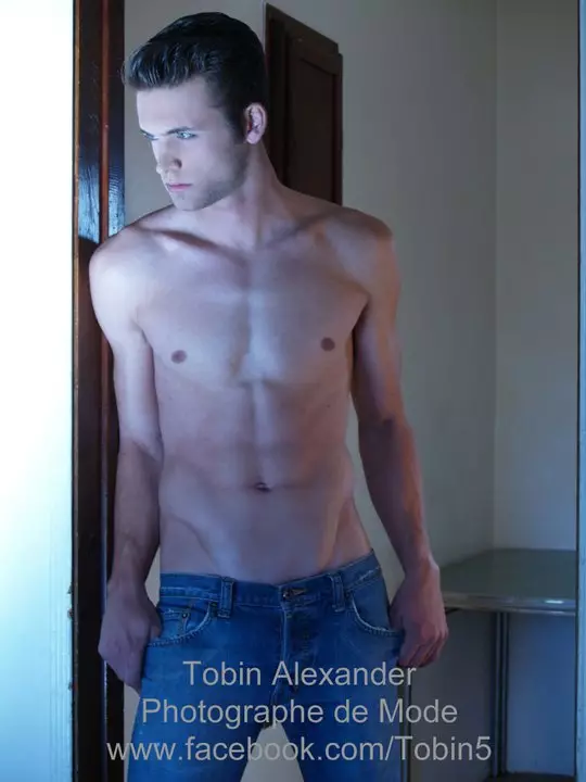 EXCLUSIVE FEATURING: TOBIN ALEXANDER KREYATIF AK MAKETING 692_7