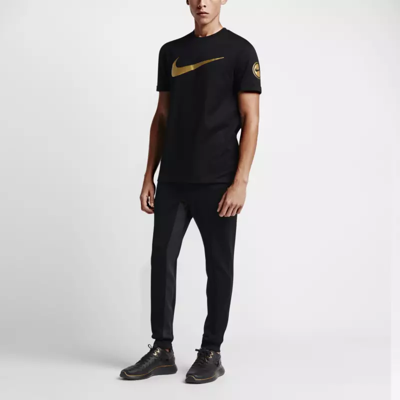 Olivier Rousteing van Balmain werkt samen met de swoosh op gymkleding die allesbehalve normaal is.