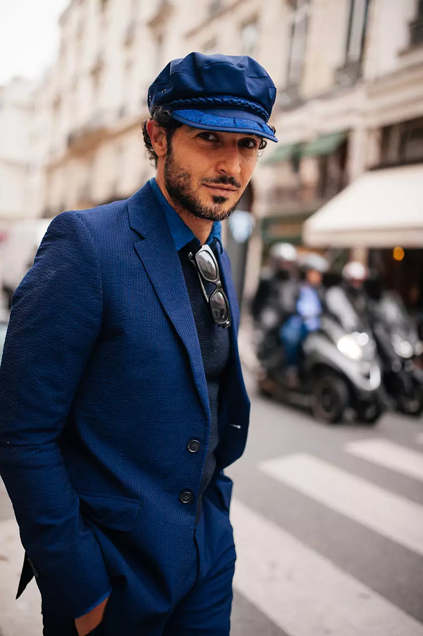 Street style alla Paris Fashion Week Men's Spring 2022, fotografato il 24 giugno 2021.