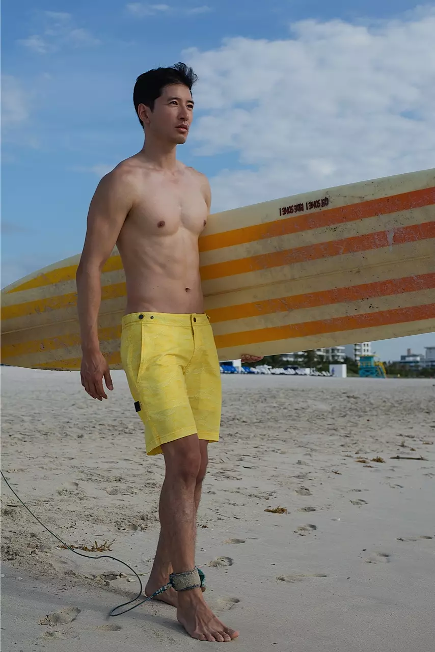 Vacker uppsättning på Miami Beach, i en exklusiv för Fashionably Male toppmodellen Richie Kul och hans lika fotogena sidekick Lily har återigen samarbetat med talangfulla fotografen Fritz Yap i en vacker resorthistoria inspelad i Miami Beach. Mode av Prince & Bond, Mocha Salt och Blue Mint.