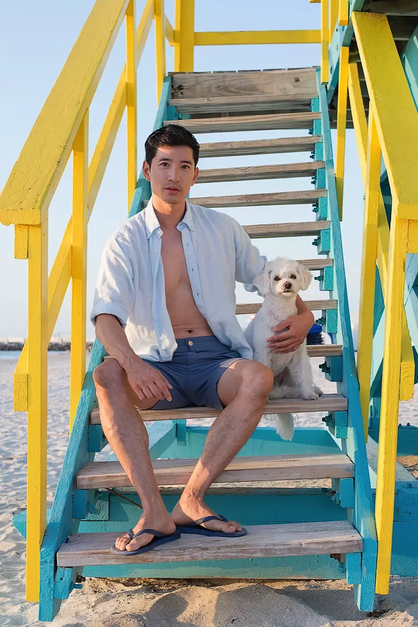 Bellissimo set a Miami Beach, in un'esclusiva per Fashionably Male Il top model Richie Kul e la sua compagna altrettanto fotogenica Lily hanno collaborato ancora una volta con il talentuoso fotografo Fritz Yap in una bellissima storia di un resort girato a Miami Beach. Moda di Prince & Bond, Mocha Salt e Blue Mint.