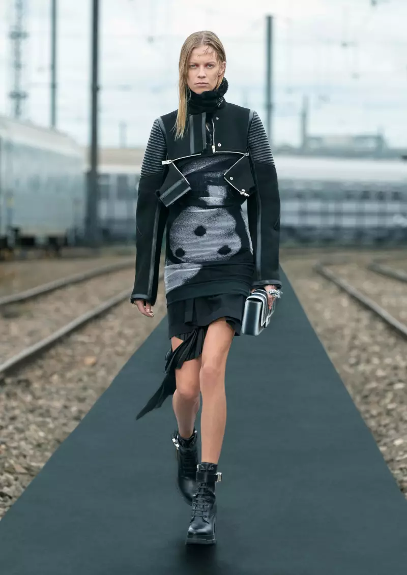 Курорт Givenchy 2022 7098_12