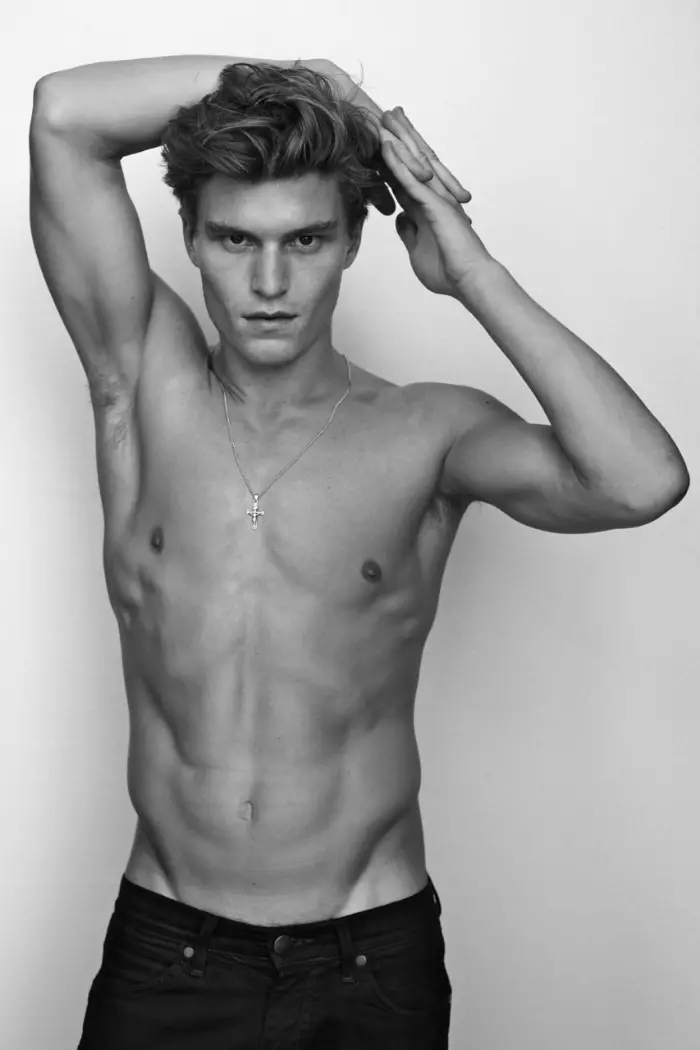 Oliver Cheshire oleh Arnaldo Anaya-Lucca 7121_1