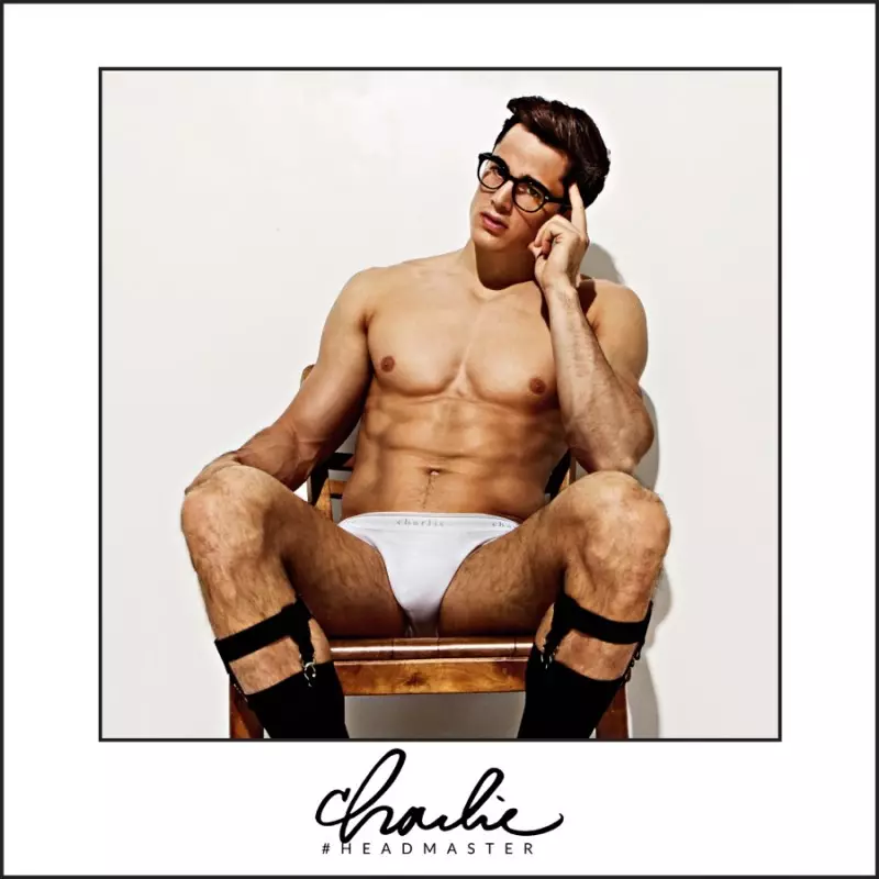 Charlie by Matthew Zink, Hot Teacher modeli Pietro Boselli'ye (Models1) doyamıyor ve tabii ki internet de alamıyor. Charlie, İtalyan modeli içeren en yeni kampanyasından daha fazla görüntü yayınladı. Charlie, en yeni iç giyim stillerini öne çıkararak, Pietro'yu skandal bir öğretmen olarak yakalar ve akıllı bir çift siyah çerçeveli gözlükle müstehcen görüntüler için poz verir.